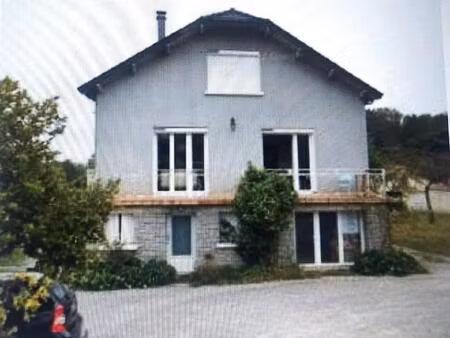 maison individuelle renovee– 5 chambres – appartement t2 indépendant – garage – terrasse –
