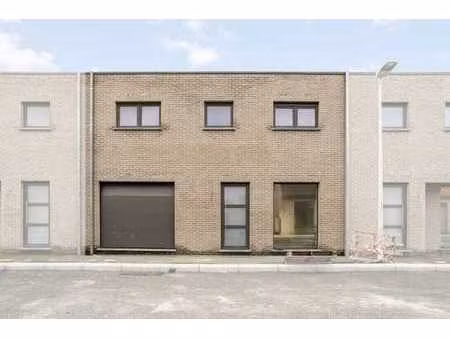 maison neuve avec panneaux solaires  prête à être emménagée…