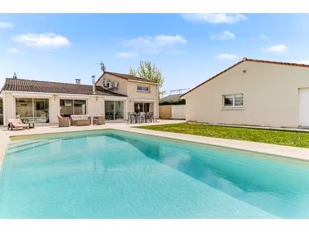 maison familiale t6 – 154 m² – piscine & dépendance