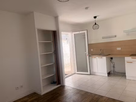 location appartement 1 pièce  23.62m²  rochefort