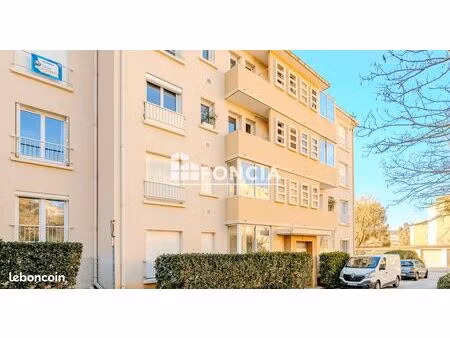 en dernier etage  t3/4 traversant avec cave