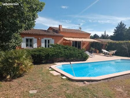 villa de 5 pièces sur 1400 m² de terrain avec piscine