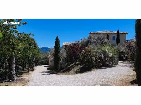 vaste villa moderne très calme avec vue imprenable