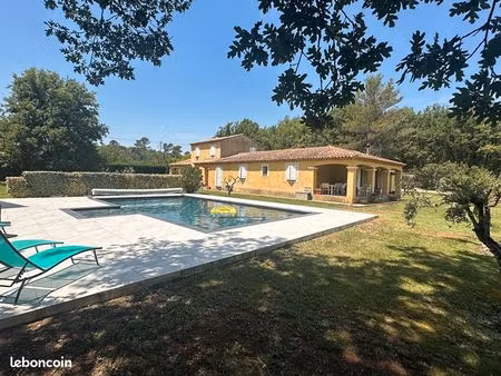 propriété 8 pièces 235 m²