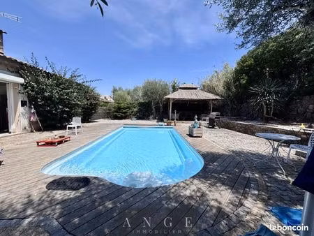 villa 4 pièces 120 m²