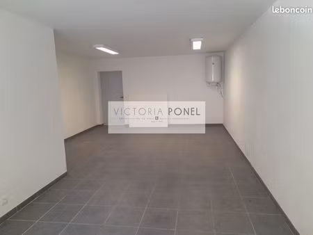 entrepôt 80 m² la londe-les-maures