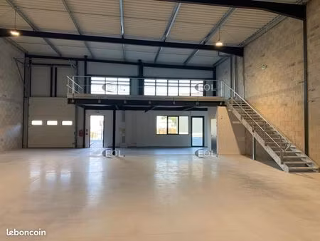local d'activité 325 m²