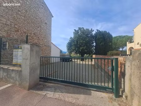 parking moto ou petite remorque