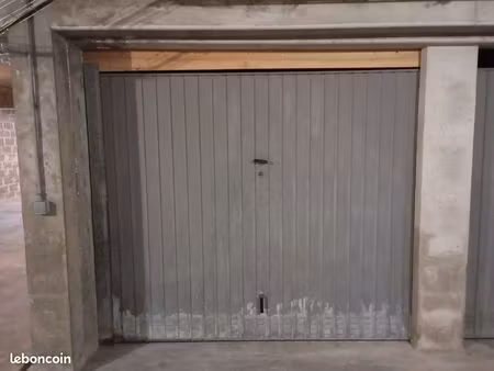 garage centre-ville six-fours 13 4m²