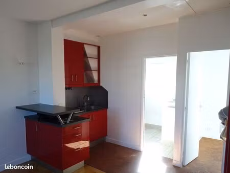 apt 2 pièces 30 m2 au sol_sd'eau+chambre+salle avec cuisine ouverte _ paris 8