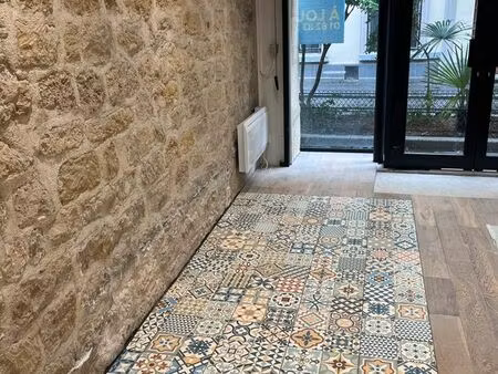 local professionnel & commercial lumineux de caractere - 81 m2 - paris 10 - rue piétonne v