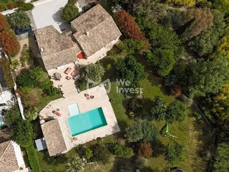 maison individuelle dans un parc de 3000 m2