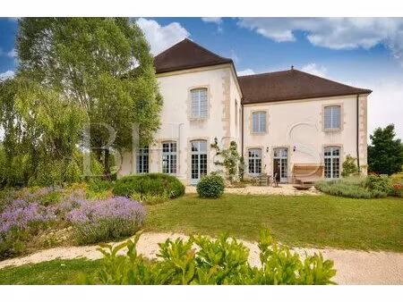 maison spacieuse et rénovée  parc clos  étang très proche beaune