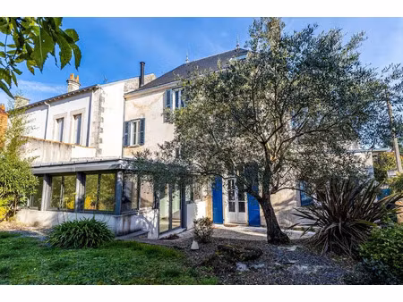 location maison 6 pièces 212.66 m² à la rochelle (17000)  2 910 €