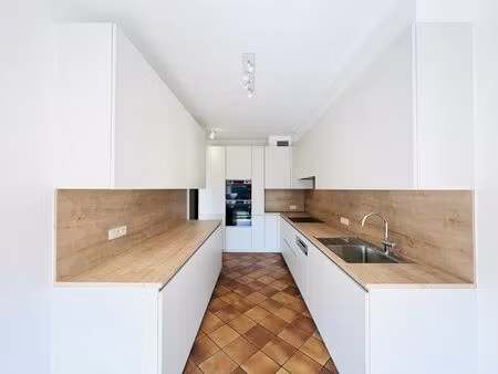 appartement à louer à avenue roger vandendriessche 22 woluwe-saint-pierre (vbe42082)