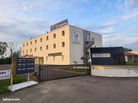 plateau de bureaux de 224 m² à rénover intégralement – 10 bureaux – ascenseur – 10 parking