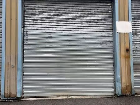 local de 60 m2 12m de long par 5 m de large