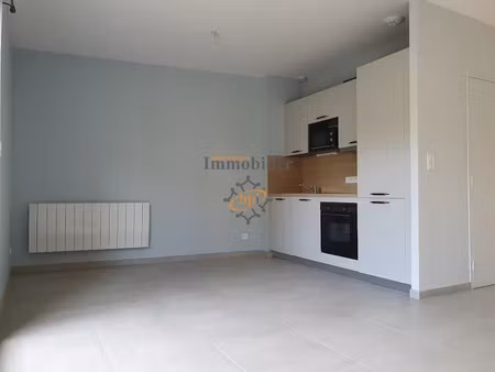location appartement 2 pièces 54 m² à saint-affrique (12400)  495 €