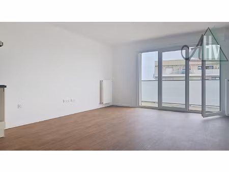 appartement t4 -- 75 m2 avec balcon et 2 parkings -- moissy-cr