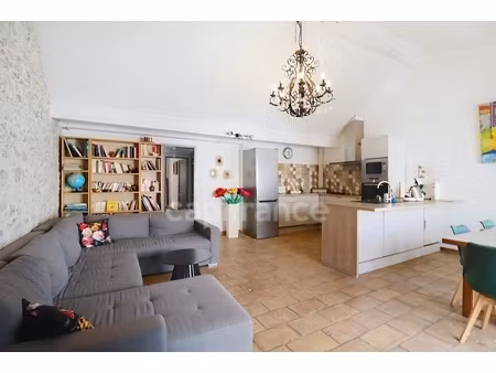 gard (30) aigues−mortes (30220) intra-muros a vendre appartement t4 ~97 m2  4 chambres et 