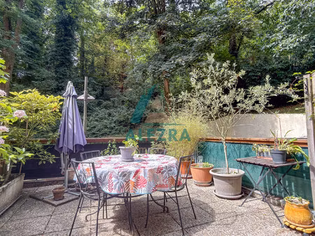 appartement en très bon état avec une terrasse au calme.