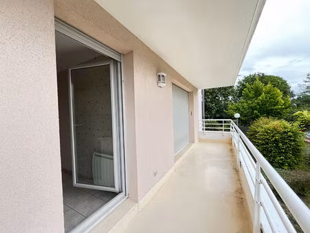 appartement 3 pièce(s) 2 chambres avec 3 balcons. garage fermé et 1 place de parking.