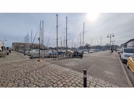 port de plaisance - local de 107 m²