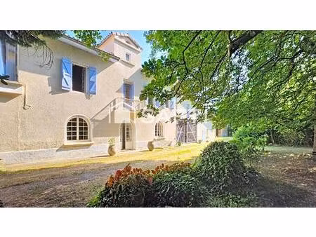 maison de caractere  dependances et parc arbore