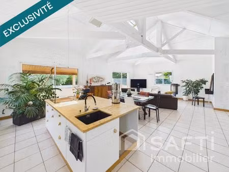 maison familiale de 155 m2  4 chambres  avec piscine  grand terrain et environnement calme