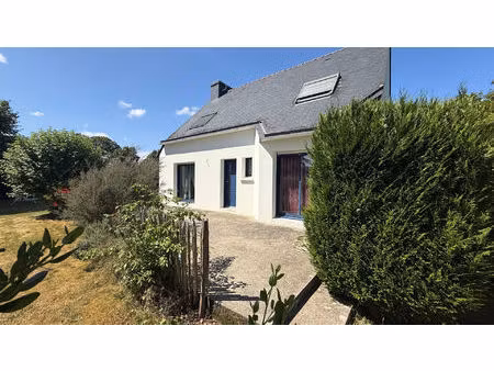 emplacement idéal pour cette maison familiale proche du centre-bourg