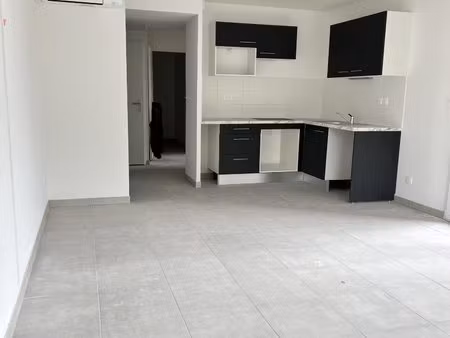 t3 neuf + loggia + 2 parkings