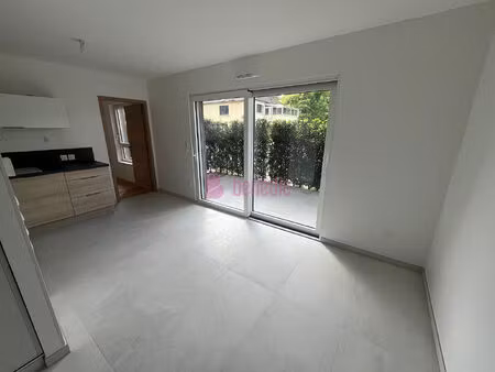 manom f2 neuf cuisine équipée garage et parking