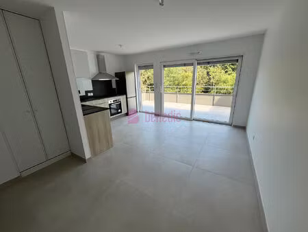 manom f3 neuf cuisine équipée et 2 parking