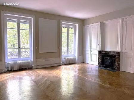 t2 85 m² avec alcôve st pothin