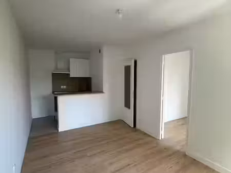 location appartement 2 pièces 30.38 m² à sainte-genevieve-des-bois (91700)  820 €