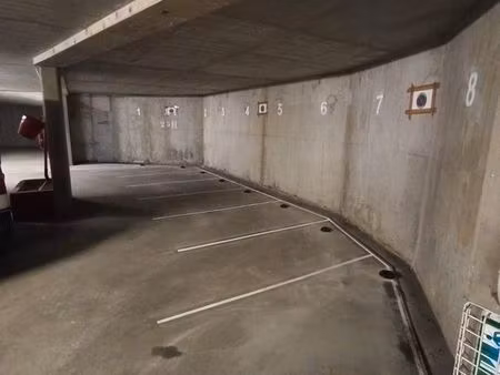 places de parking moto/scooter/vélo part-dieu sécurisé avec ancrages