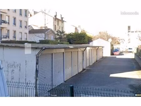 grand garage/box gratte ciel 17m²