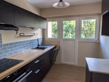appartement t3 traversant et rénové de 56 m² – centre-ville de vénissieux (balcon & parkin