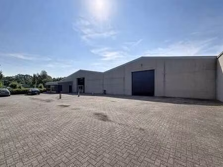entrepôt (1 050 m²) avec bureau (180 m²) à louer à evergem