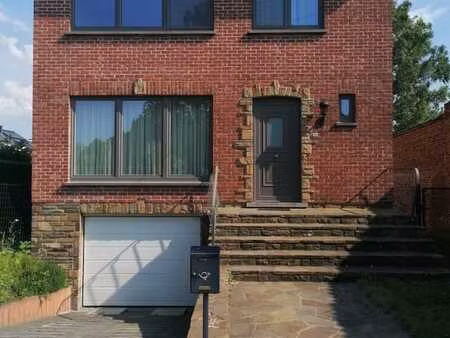 villa 4 facades tout confort dans quartier agreable