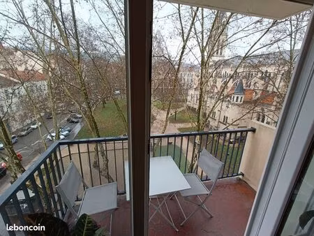bel f3 meublé – quartier confluence/perrache – calme et lumineux