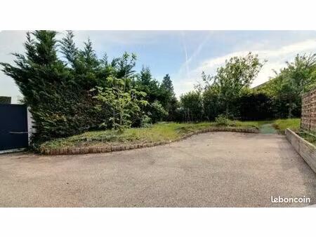t2 de 56 m² meublé – jardin/ parking – bail mobilité ou bail d'un an – charly 920