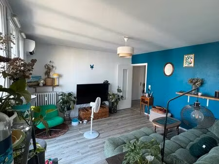 t4 meublé de 80 m² – balcon – places de stationnement - debourg / gerland lyon 7