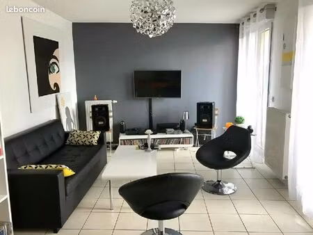 très bel appartement t3 lumineux de 66 m² + garage fermé  loggia et cave – quartier maison