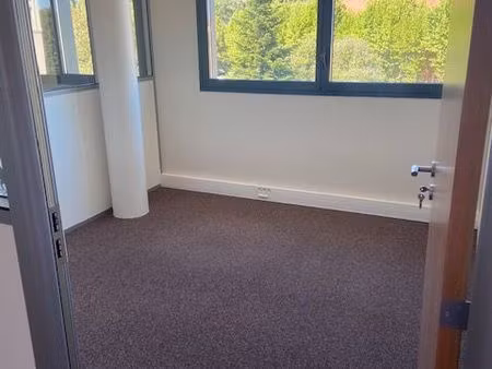 lyon 9 : bureaux 82 m2 - excellentes prestations - prox metro