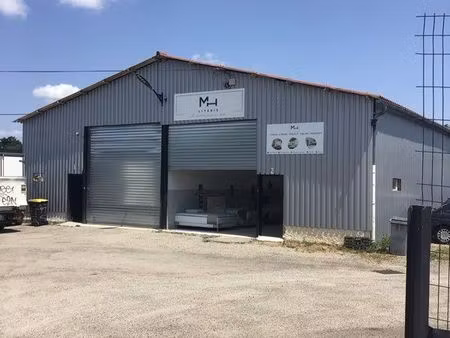 local commercial ou d’activité environ 130 m2