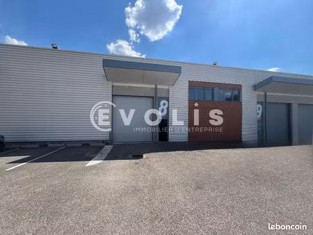local d'activité 305 m²