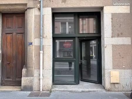 local commercial 65 m²