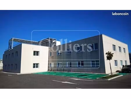 bureau 1 477 m²