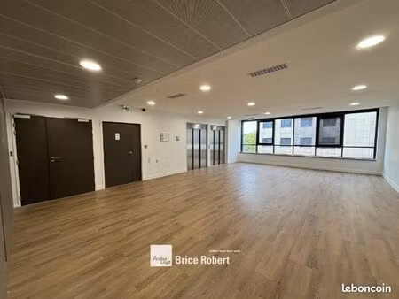 bureaux 253 m²